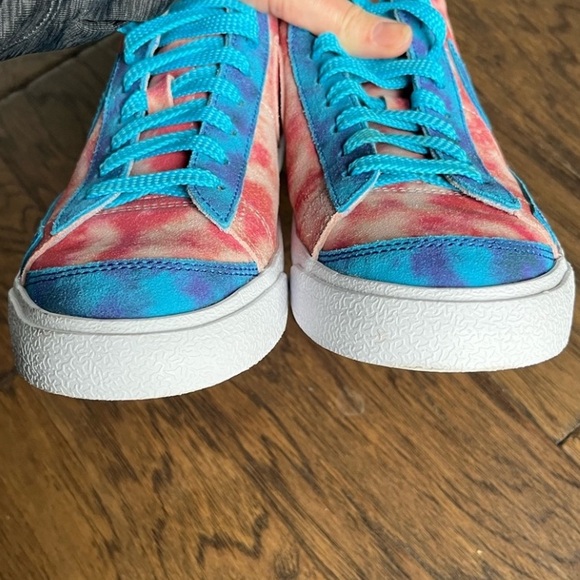 Nike Blazer Low '77 Vintage By You Custom Shoe. Tye Dye Red and blue. Men's sz 8 - Picture 6 of 8